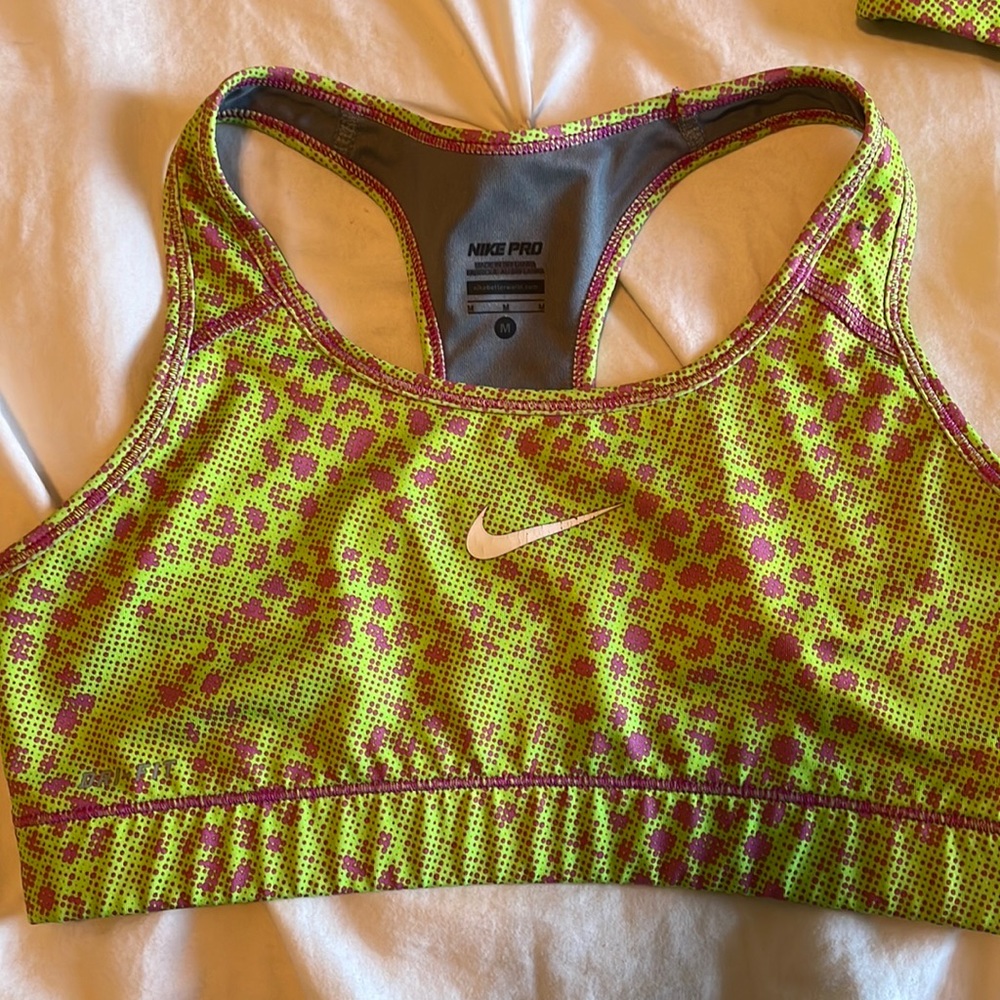 Nike swoosh sports bra M